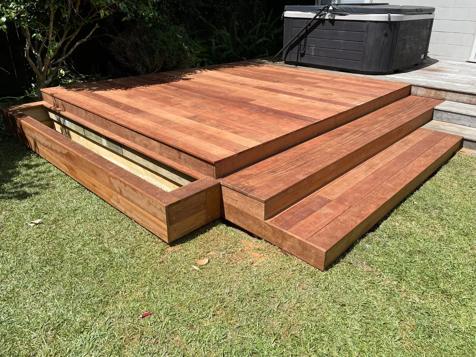 New kwila deck with steps built by Auckland Decks